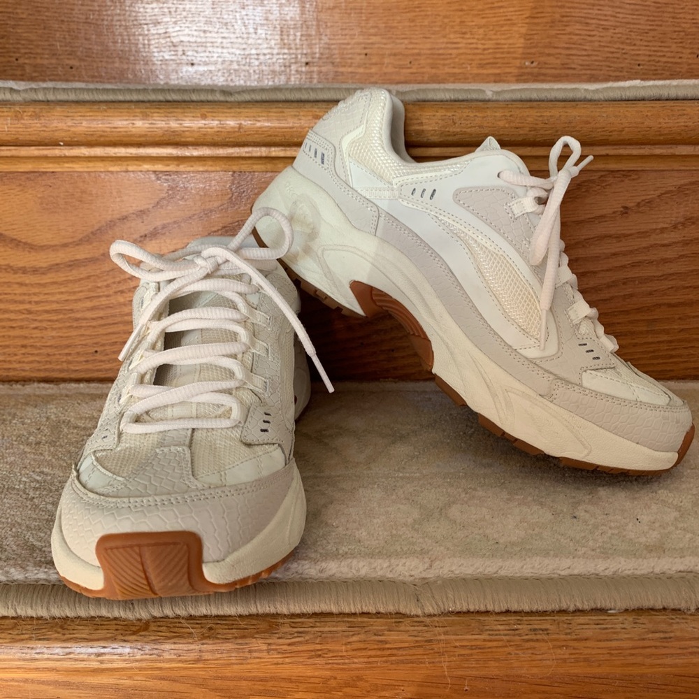 Skechers sneakers Sz 9.5